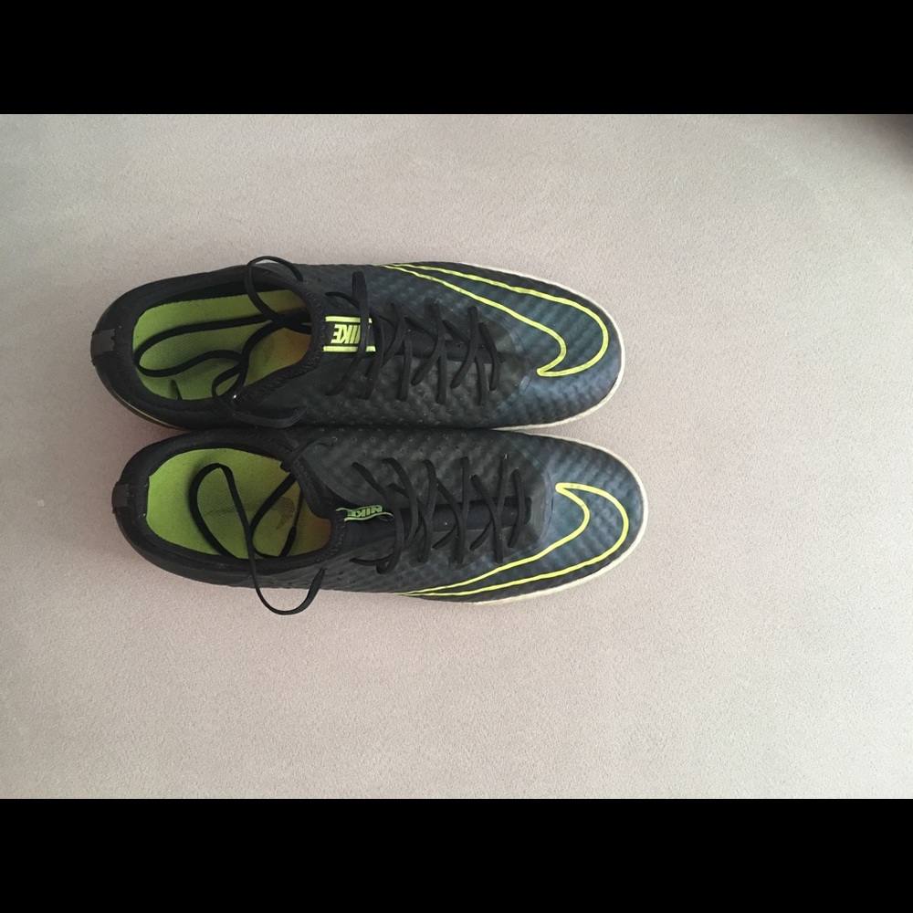 Nike soccer futsal shoes